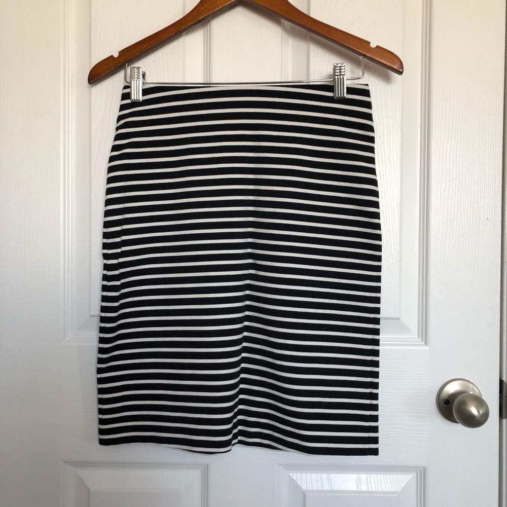 Black and white pencil skirt